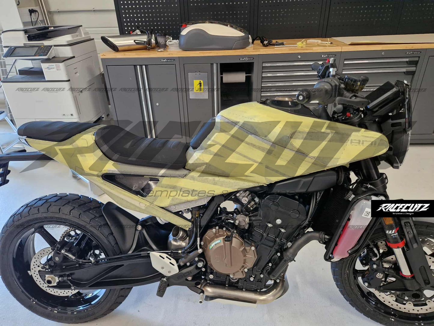 HUSQVARNA SVARTPILEN 801 2024-2025 TEMPLATE