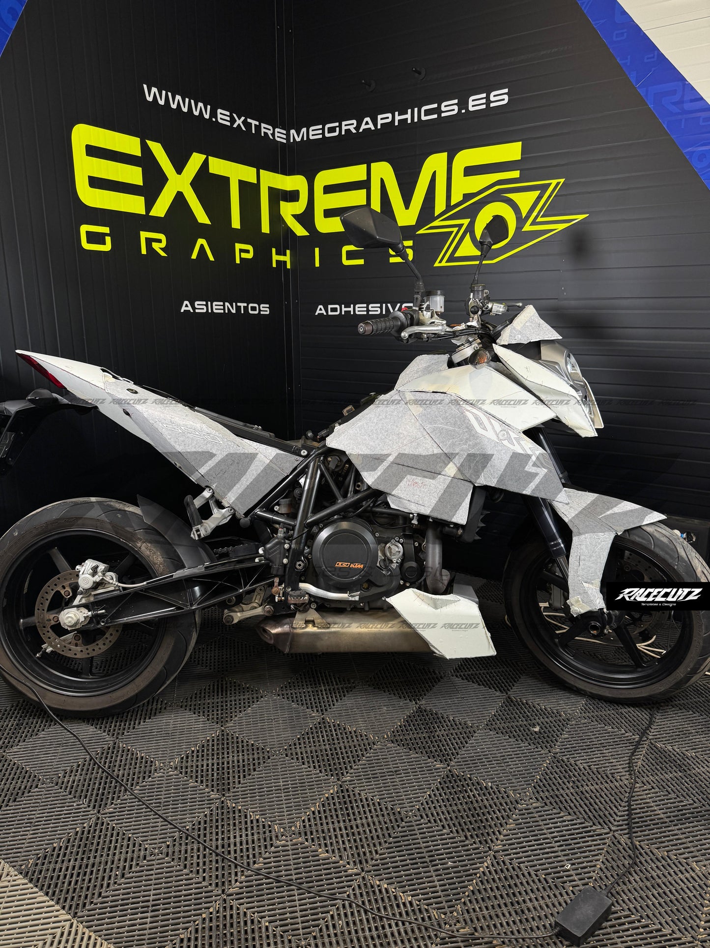 KTM DUKE 690 2008-2011 TEMPLATE