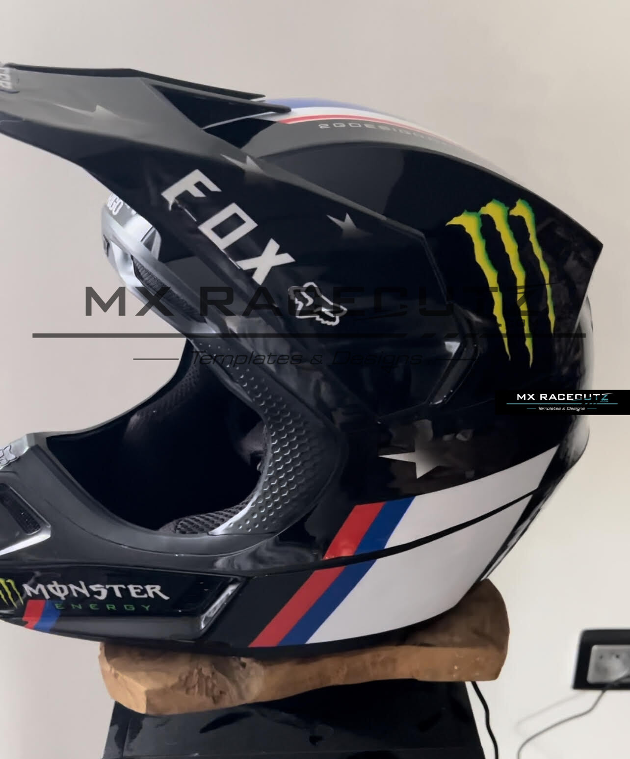 Fox v3 store monster energy helmet